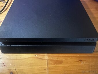 Prodám ps4 slim+2x dualshock+sluchatka+pár her - 5