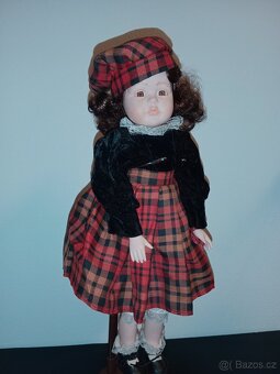 Porcelánová panenka červená 40cm - 5