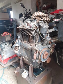 Motor Slávia rozebraný - 5