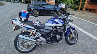 Suzuki GSX 1400 - 5