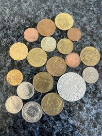 Sbírka různých bankovek a mincí - 5