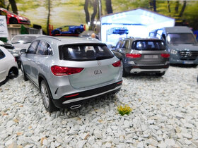 model auta Mercedes GLA  1:18 - 5