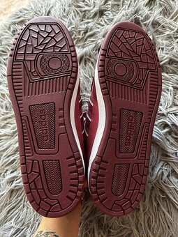 Trendy Adidas 44 - 5