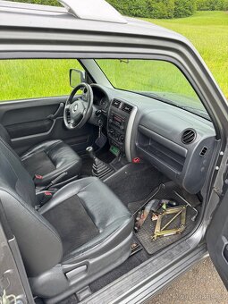 Suzuki Jimny 4X4 - 5