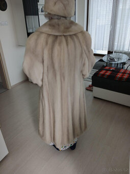 stříbrný norkový kožich - 5