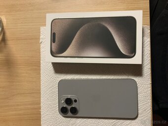 Prodám Apple IPhone 15 Pro Max 256 gb, béžová Natural Titan - 5