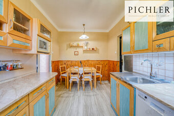 Prodej rodinného domu 2 bytové jednotky, okrasná zahrada - 5