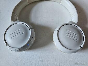 PRODÁM BEZDRÁTOVÁ SLUCHÁTKA JBL TUNE 500BT POZOR ČTĚTE - 5