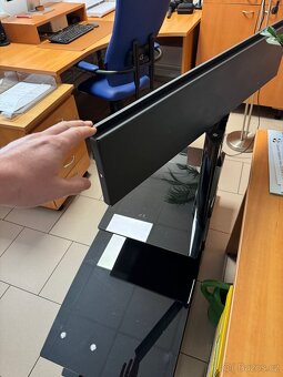 Stojan k TV s poličkami černé sklo - 5