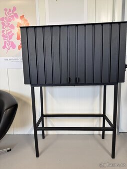 Designová lamelová komoda, LED osvětlení - 5