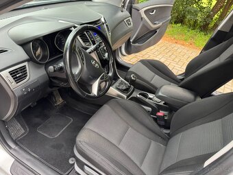 Hyundai i30 combi 1.6, benzín, 88 kW, 124 tis. km, stříbrná - 5