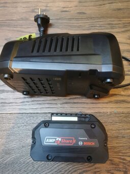 Nabiječka Bosch Gal 3680 CV a baterie Pro core 18 V - 5