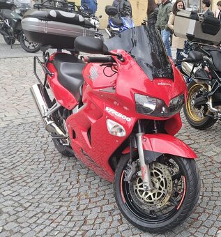 Honda VFR800FI - 5
