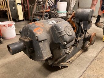 Prodám elektromotor s převodovkou a brzdou. - 5