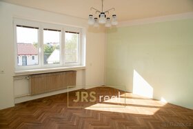 Prodej rodinného domu 7+1, Velké Pavlovice, pozemek 2708 m2, - 5