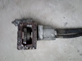 Pridavna prevodovka Avia PTO s čerpadlom - 5