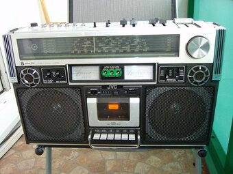 Dobrý den prodám vše krásně funguje Radio Magnetofon JVC-RC- - 5