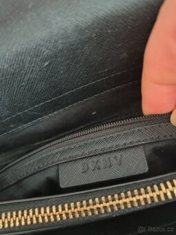 Černá kožená kabelka DKNY - 5