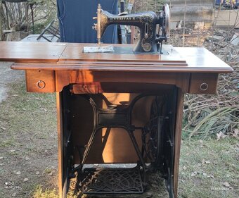 Retro šicí stroj - 5