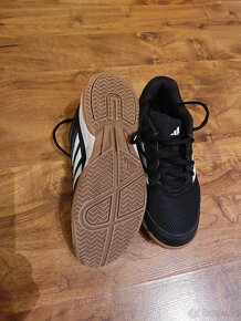 Sportovní sálové boty vel.36 2/3- Adidas speedcourt K IE4295 - 5