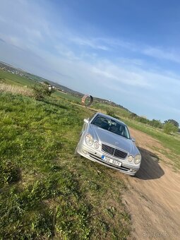 Mercedes-Benz E320 - 5
