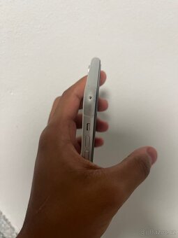 iPhone XR - 5