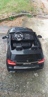 Elektrické auto Mercedes - 5