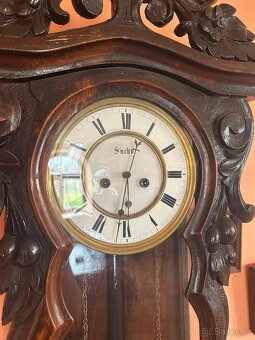 Set starožitného nábytku a hodiny pendlovky Suchý - 5