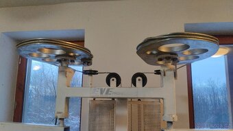 Posilovací stroj,Peck deck - 5