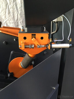 Stolový tryskač, tryskací zařízení s turbínou. - 5