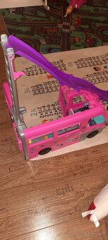Barbie karavan se skluzavkou - 5
