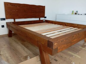 Masivní severská modřínová postel - 5