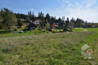 Nabízíme na prodej stavební pozemek v rekreační oblasti obce - 5