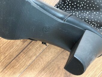 Nové černé polokozačky s kamínky (vel. 40) PC 990,- - 5