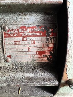 Elektromotor s převodovkou a mlýnek - 5