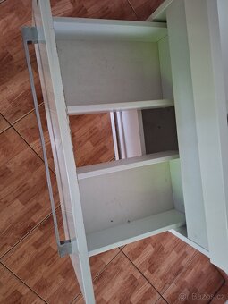 Koupelnová závěsná skříň - 5