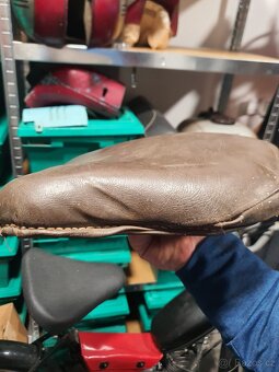 Jawa Pérák sedlo - 5