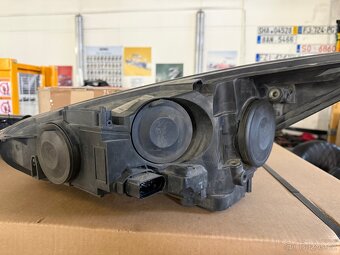 Světlomet pravý FORD FOCUS 2018 - 5