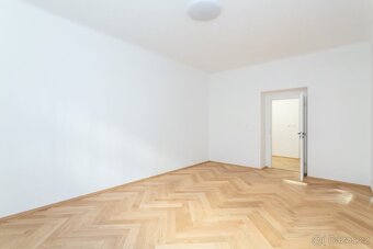 Nabízíme nový designový 4+KK po rekonstrukci – prostorný, sv - 5