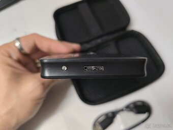 2.5 Externí 1Tb HDD, USB3 + přenosný box nový - 5
