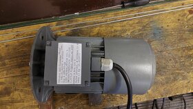 Prodám funkčí třífázový motor 550W s brzdou - 5