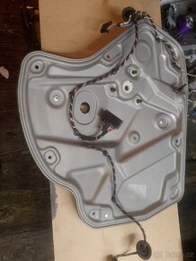 Prodám stahovačky oken z Octavia 2 combi - 5