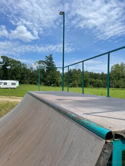 U rampa - profesionální venkovní povrch SKATESMART - 5