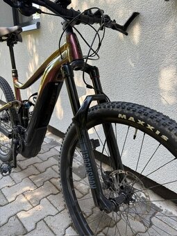 GIANT - 5