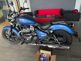 Royal Enfield, Super Meteor 650 - 5