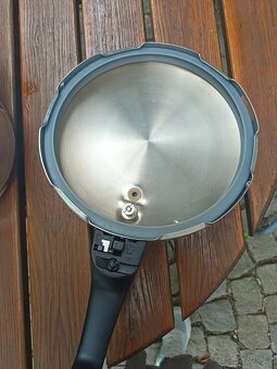 Tlakový hrnec 4Ltr.NEREZ indukce, plyn, elektřina. Za 590Kč - 5