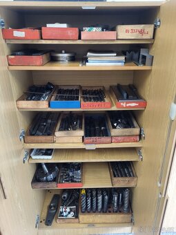 Frézka FA3 AV, včetně kompletního vybavení pracoviště - 5