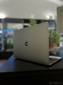 MacBook Pro 15 inch 2018 - 5