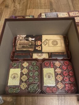 Trickerion Bundle Edition + kovové mince - 5