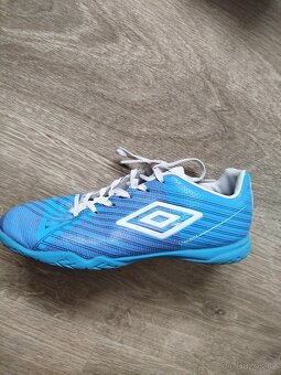 Chlapecké sálové boty Umbro, velikost 36 - 5
